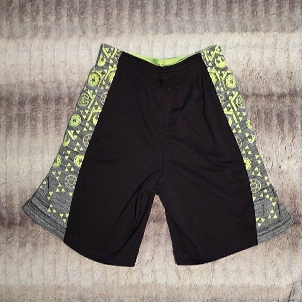Star Wars Boys size 4 Black and neon Green Shorts